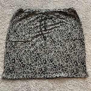 Sundry Slip-on Leopard Skirt - size 4 / XL